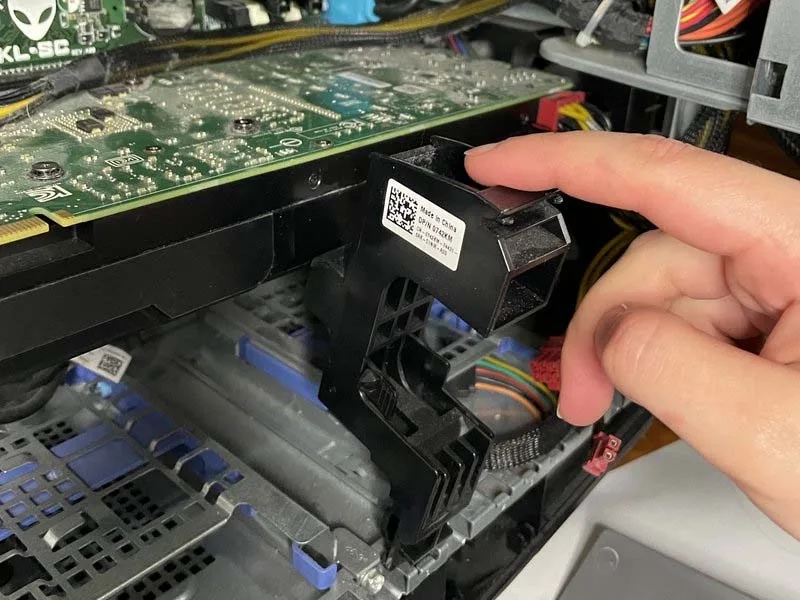 quy-trinh-cac-buoc-thay-ssd-alienware-aurora-a5-h4