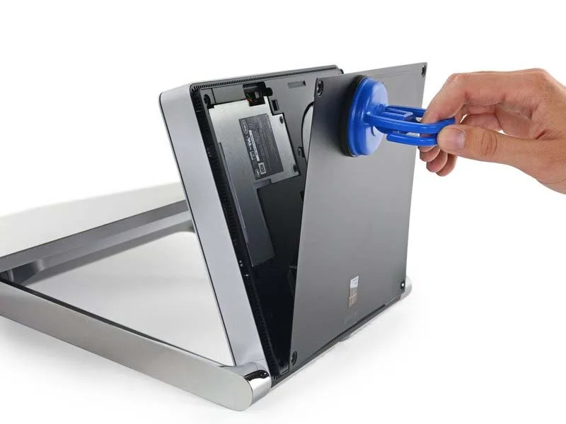 huong-dan-cac-buoc-thay-o-ssd-m2-tren-surface-studio-h3