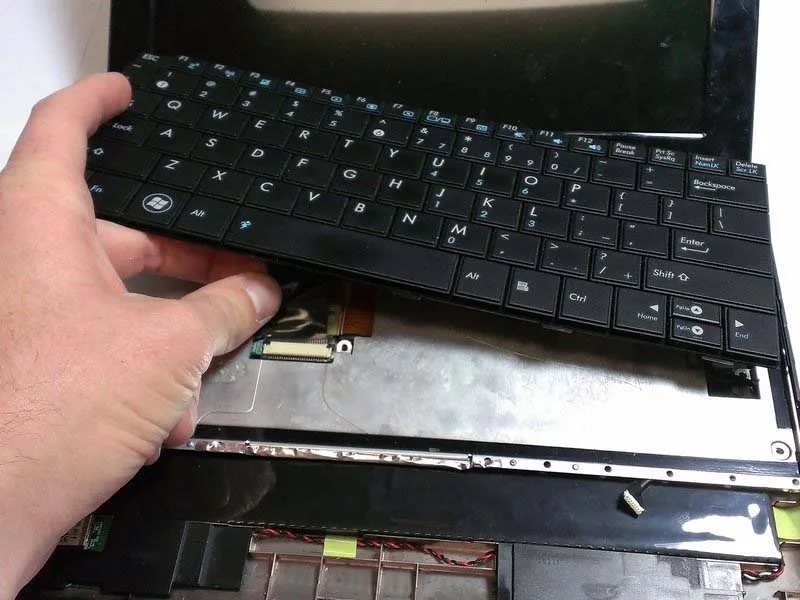 huong-dan-cach-thay-the-pin-asus-eee-pc-1008ha-h2