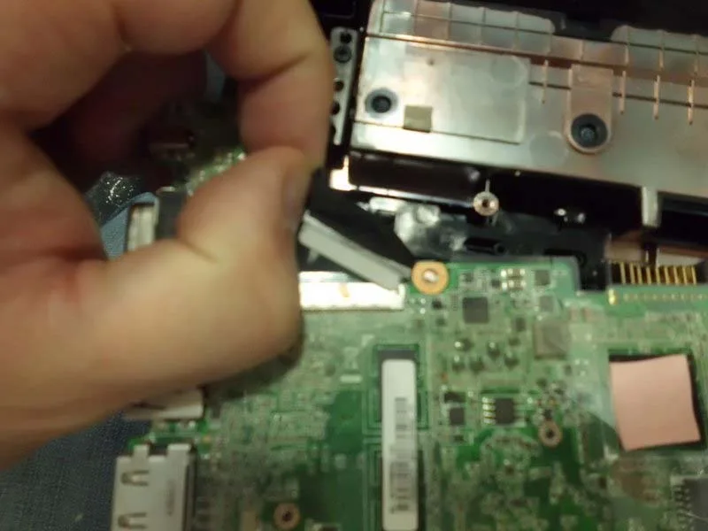 huong-dan-quy-trinh-thao-roi-bo-mach-chu-asus-eee-pc-1015pn-h16