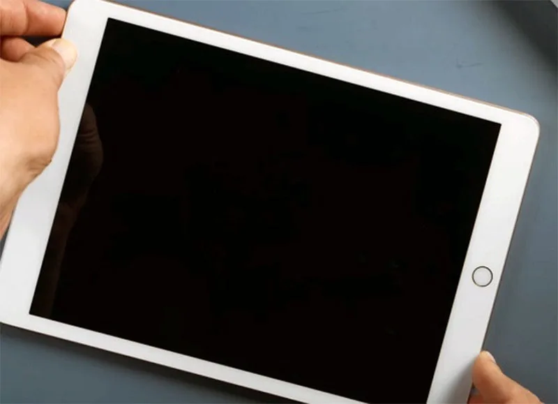 cach-sua-loi-man-hinh-ipad-bi-djom-sang-chi-voi-vai-buoc-djon-gian-h2