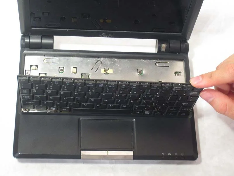 huong-dan-thay-ban-phim-asus-eee-pc-900hd-h2