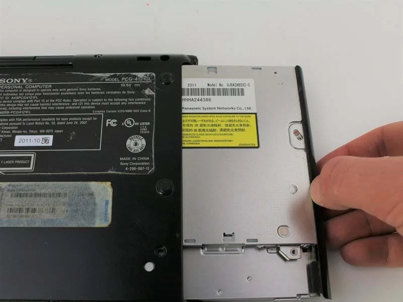huong-dan-thay-the-ban-phim-sony-vaio-pcg-4121gl-h6