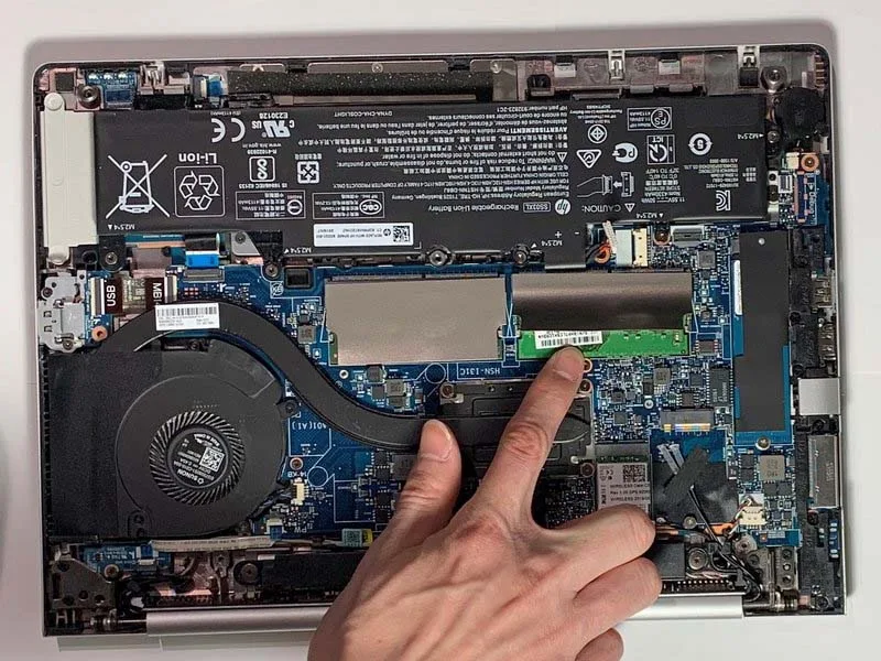 huong-dan-cach-thay-ram-cho-laptop-hp-elitebook-745-g6-h6