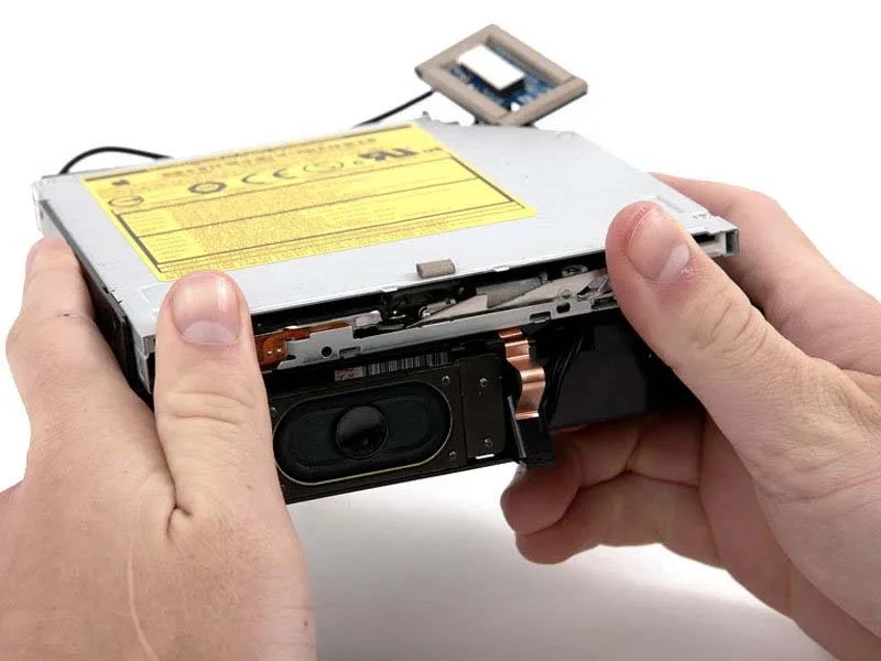 cach-thay-the-o-djia-quang-tren-mac-mini-powerpc-djon-gian-h15