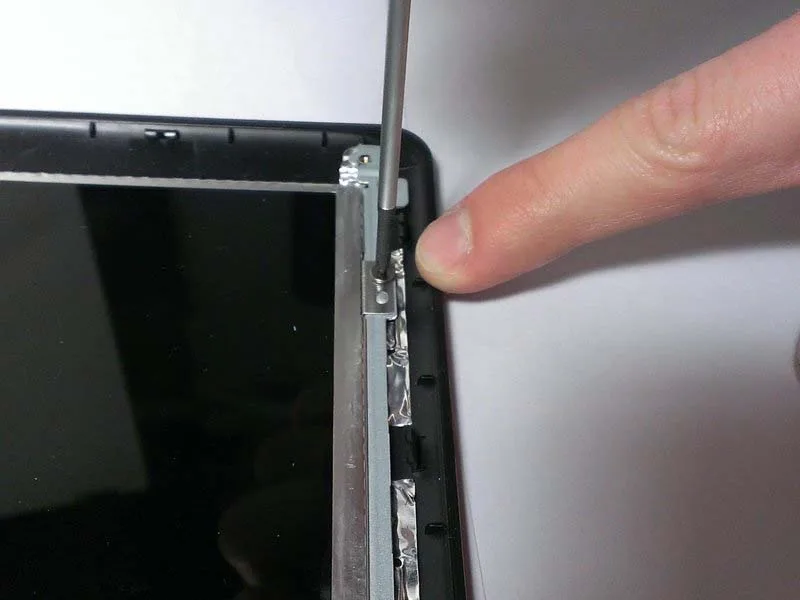 cac-buoc-thay-man-hinh-asus-eee-pc-1008ha-h8