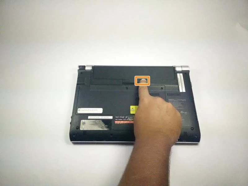 huong-dan-thay-pin-tren-sony-vaio-pcg-31311l-h2