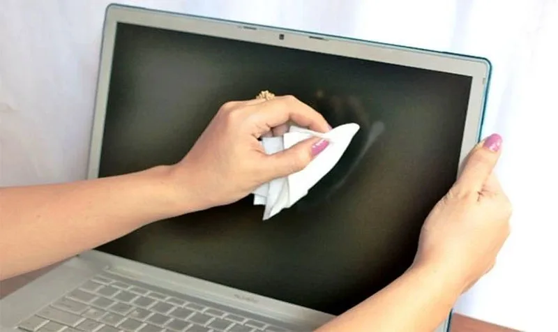 2-cach-khac-phuc-nhanh-chong-khi-man-hinh-laptop-bi-cham-trang-nho-tren-may-tinh