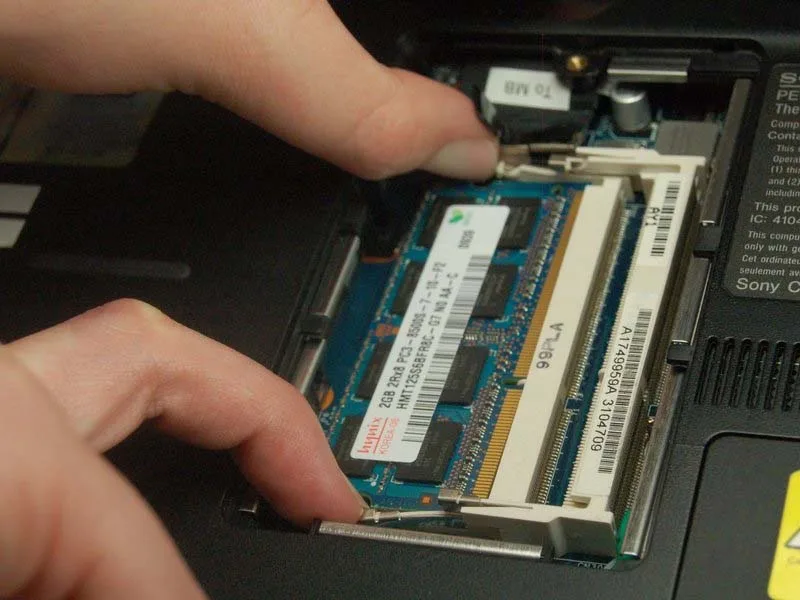 huong-dan-thay-ram-sony-vaio-vpccw17fx-h6