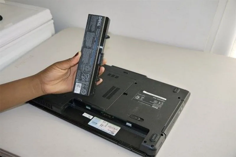 pin-laptop-lenovo-asus-hp-bi-kiet-la-gi