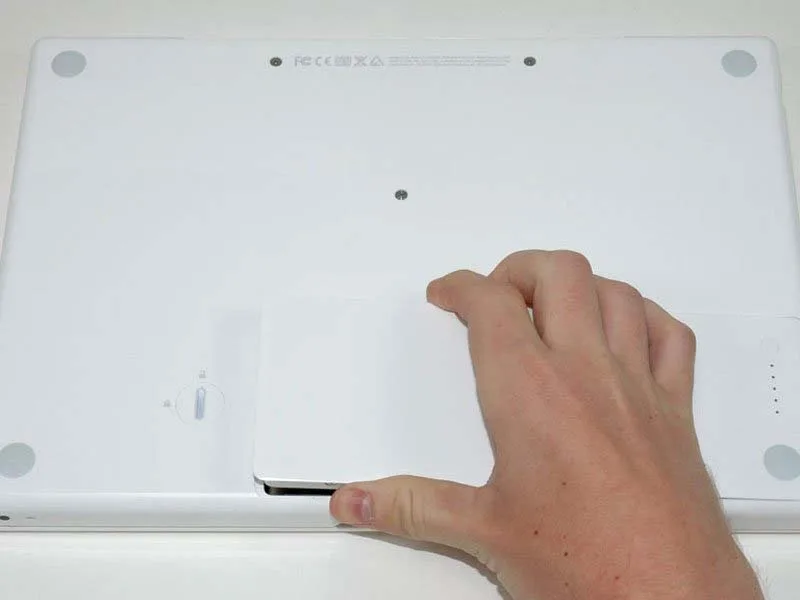 huong-dan-cach-thay-ram-cho-macbook-core-2-duo-h2