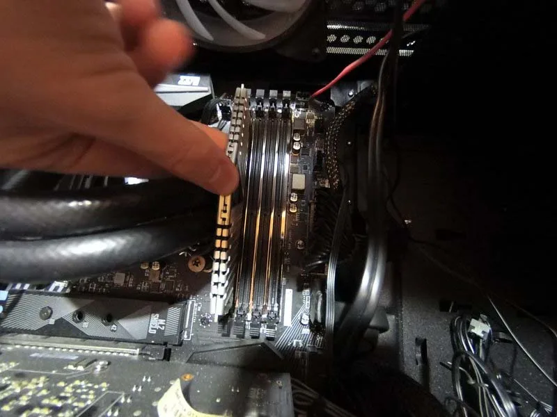 cach-thay-ram-bo-mach-chu-msi-z370-gaming-pro-carbon-h7
