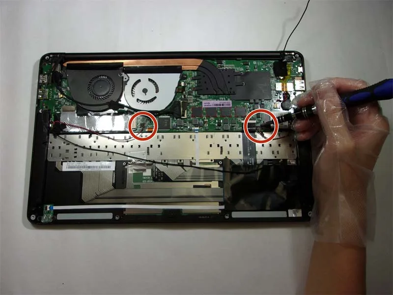 huong-dan-thay-ban-phim-laptop-razer-blade-stealth-2016-h4