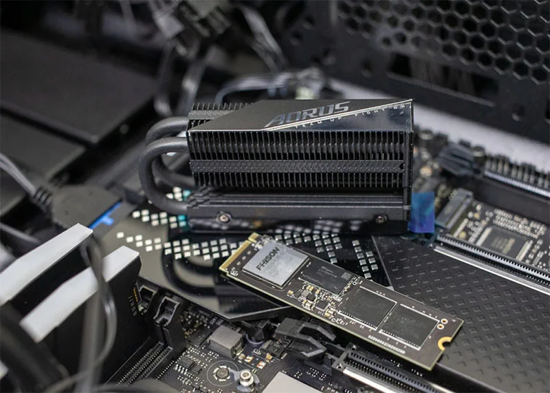 o-cung-ssd-gigabyte-aorus-gen5-10000-ssd-pcie-50-tot-nhat