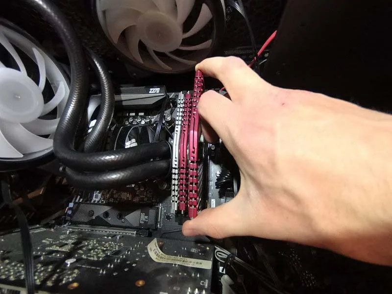cach-thay-ram-bo-mach-chu-msi-z370-gaming-pro-carbon-h6