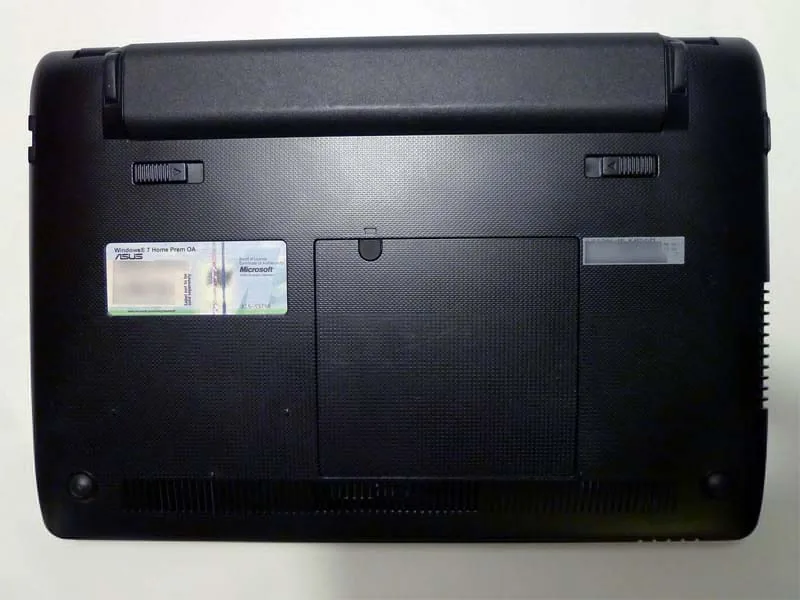 cach-thay-pin-asus-eee-pc-1215n-va-nhung-luu-y-khi-thay-pin