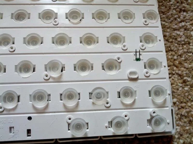 huong-dan-thao-roi-ban-phim-apple-dje-ve-sinh-mang-pcb-h10