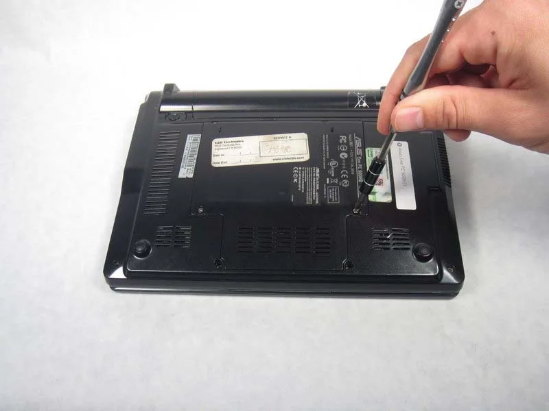 huong-dan-thay-o-cung-asus-eee-pc-900hd-h2