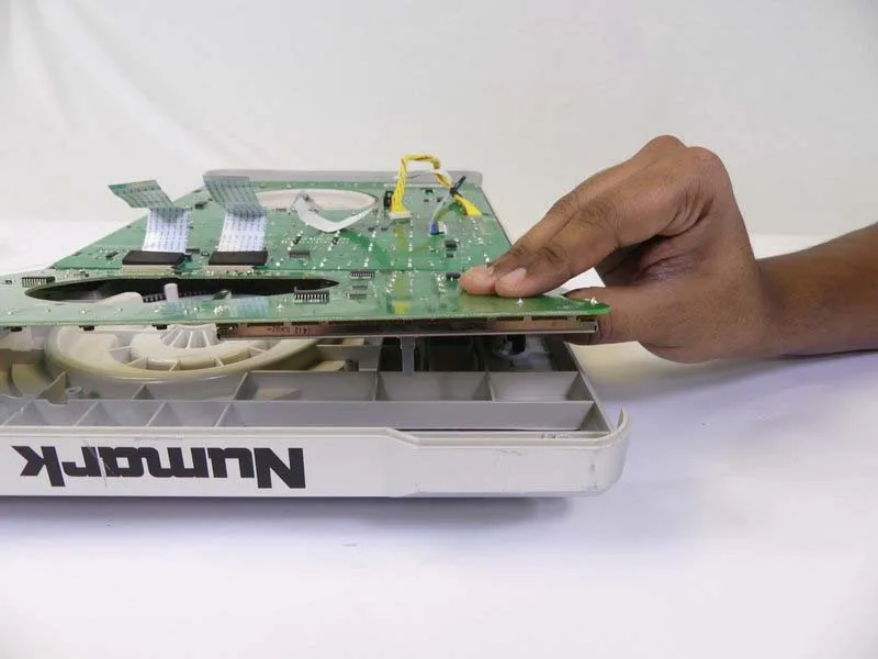 huong-dan-cach-thay-bang-mach-pcb-numark-n4-h10