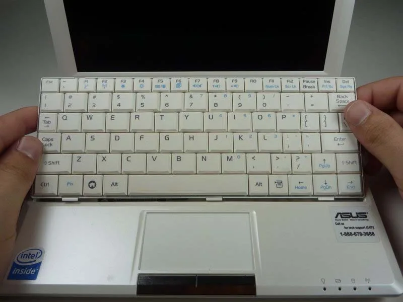 quy-trinh-thay-the-ban-phim-asus-eee-pc-900-chi-tiet-tu-a-djen-zh10