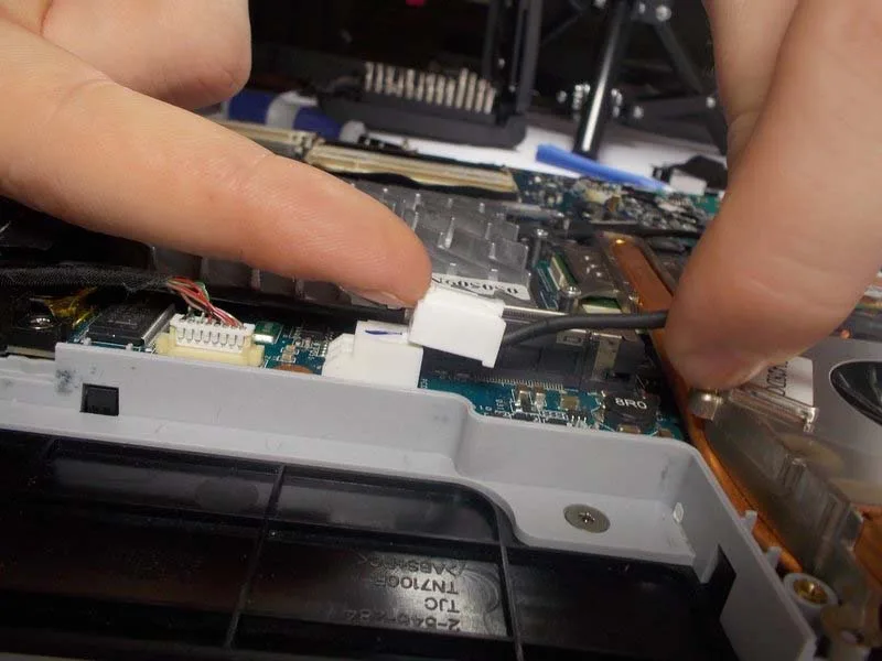huong-dan-thay-quat-tan-nhiet-laptop-sony-vaio-vgn-fs640-h10