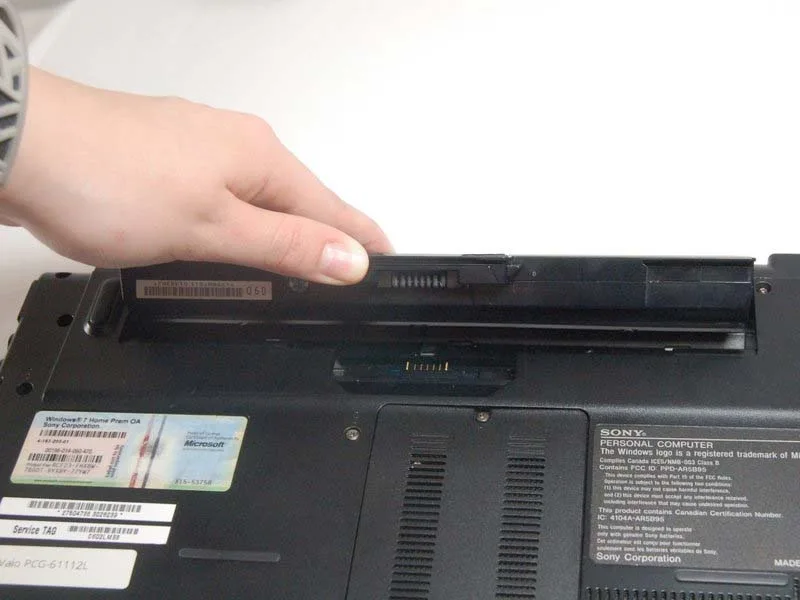 quy-trinh-thay-man-hinh-lcd-laptop-sony-vaio-vpccw17fx-h3