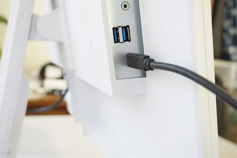 tieu-chi-khi-lua-chon-man-hinh-usb-c-dje-dung-1-soi-cap-duy-nhat-h5