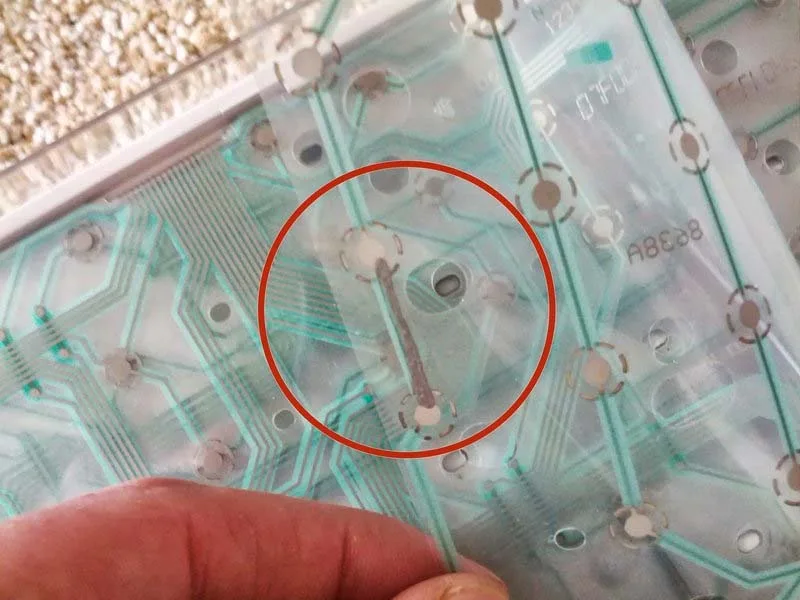 huong-dan-thao-roi-ban-phim-apple-dje-ve-sinh-mang-pcb-h8