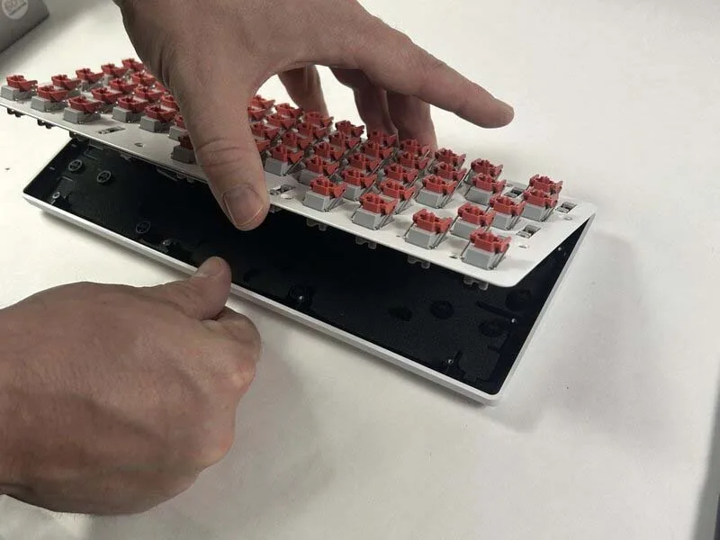 huong-dan-thay-bo-mach-io-razer-huntsman-mini-h3