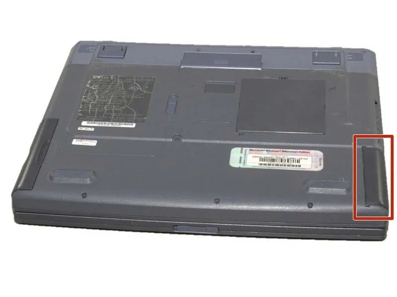 cach-thay-the-ram-tren-sony-vaio-pcg-933a