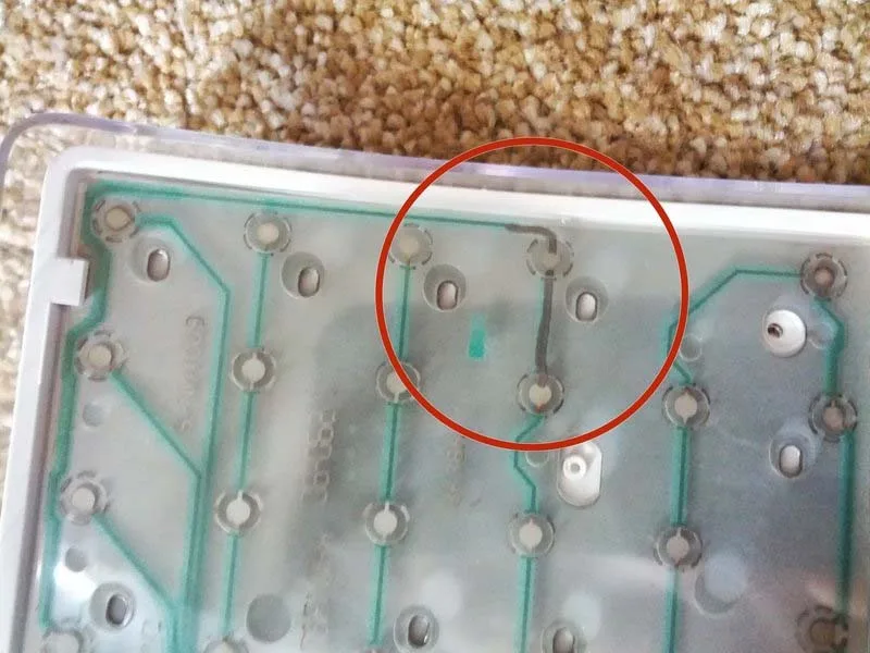 huong-dan-thao-roi-ban-phim-apple-dje-ve-sinh-mang-pcb-h9