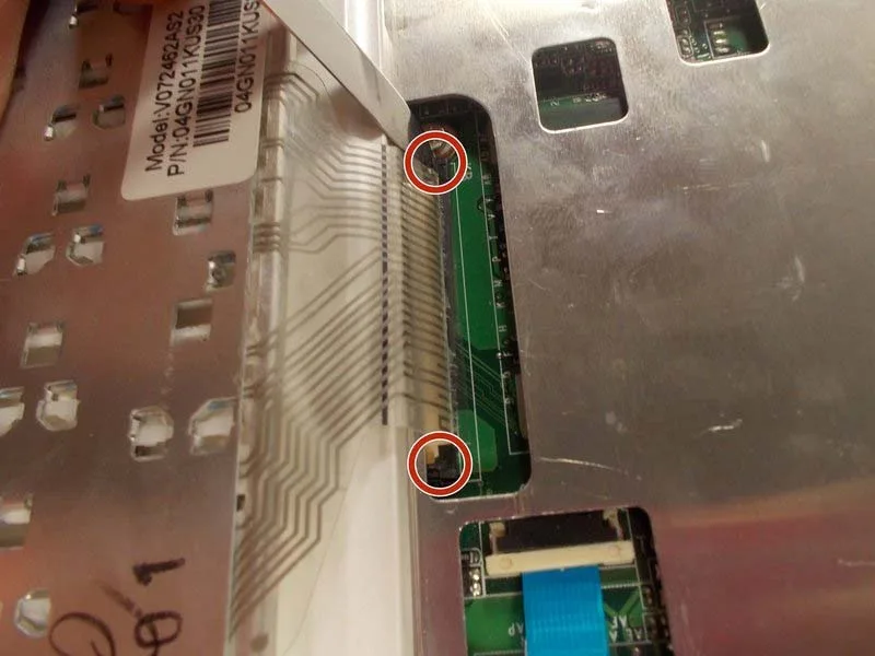 huong-dan-cach-thay-ban-phim-asus-eee-pc701sd-whi004x-h5