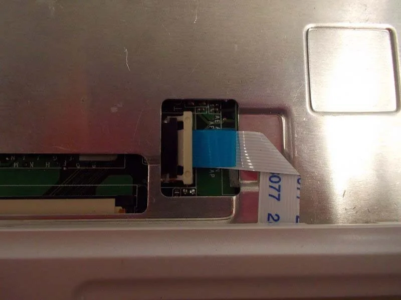 cach-thay-ban-di-chuot-va-nut-chuot-asus-eee-pc701sd-whi004x-h6