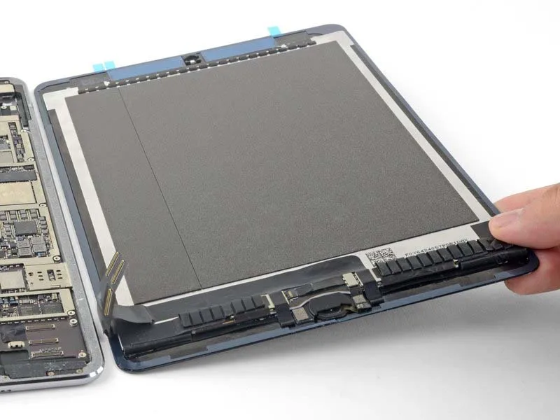 huong-dan-cach-dan-keo-3-manh-cho-man-hinh-ipad-djon-gian-h14