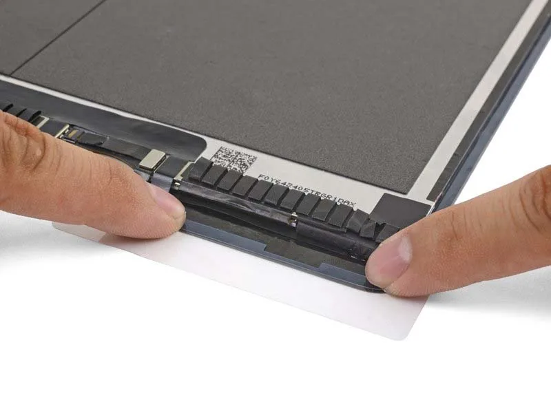 huong-dan-cach-dan-keo-3-manh-cho-man-hinh-ipad-djon-gian-h10