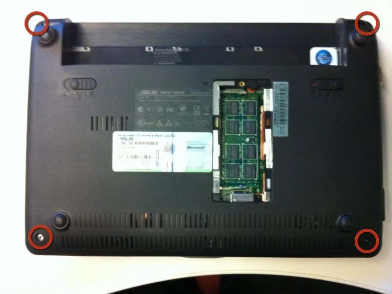 huong-dan-cach-thay-o-cung-asus-eee-pc-1001px-h4