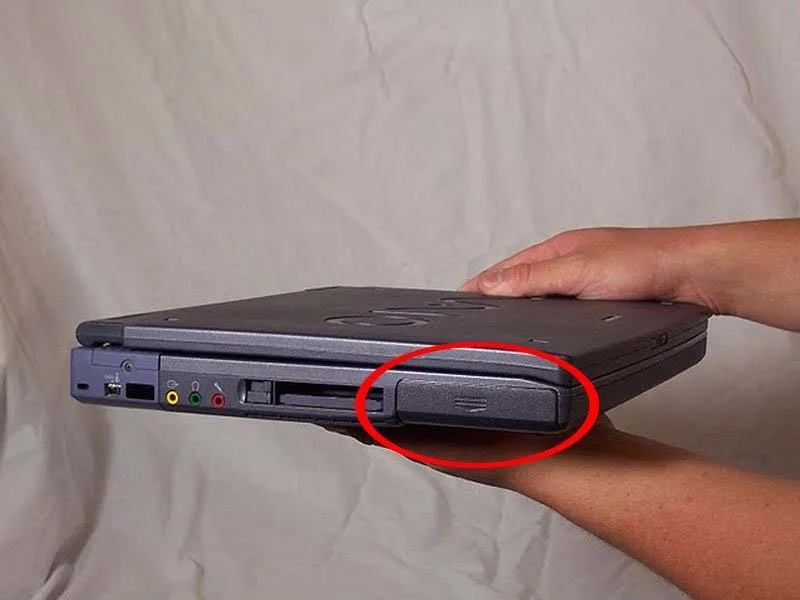 huong-dan-thay-pin-sony-vaio-pcg-f420