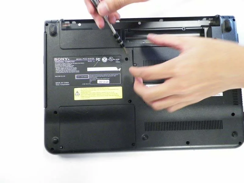 5-buoc-thay-ram-cho-laptop-sony-vaio-vpceg37fm-h4