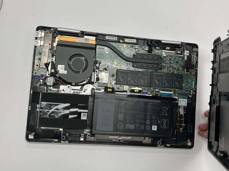 thay-hoac-nang-cap-o-ssd-nvme-trong-laptop-dell-inspiron-7586-2-in-1-h2