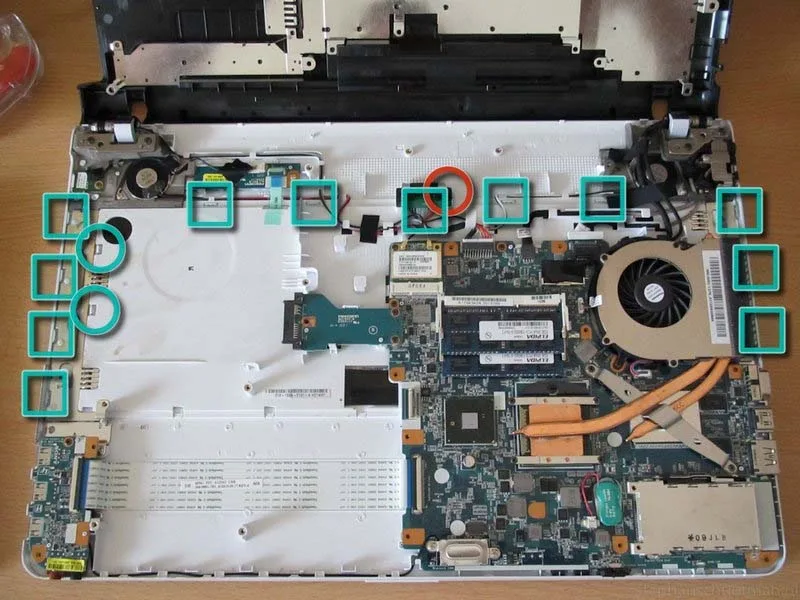 huong-dan-cach-thay-ban-phim-laptop-sony-vaio-vpcec1m1e-h3