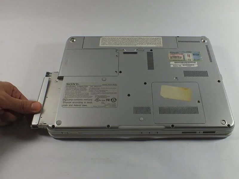 huong-dan-cach-thay-o-djia-cd-tren-sony-vaio-pcg-3e2l-h2