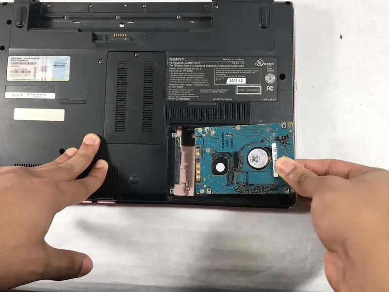 huong-dan-thay-o-djia-quang-sony-vaio-pcg-61411l-h7