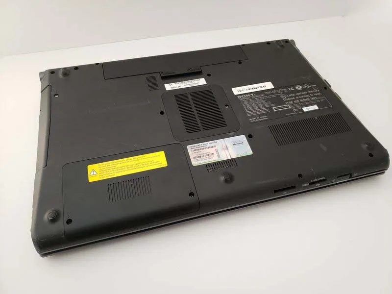 huong-dan-cach-thay-pin-laptop-sony-vaio-vpcf115fm