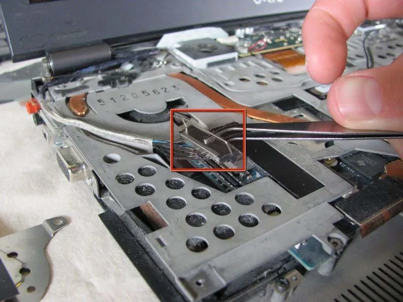 huong-dan-thay-quat-tan-nhiet-ben-trong-laptop-sony-vaio-vgn-sz120p-h10