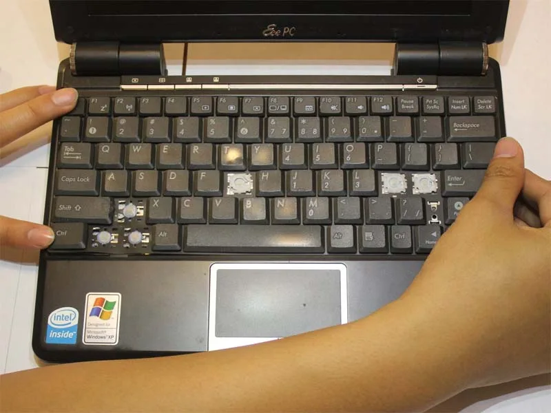 huong-dan-cach-thay-ban-phim-asus-eee-pc-1000hd