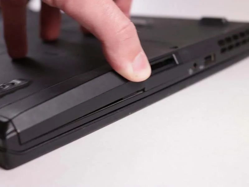 cach-thay-o-cung-hdd-cho-lenovo-thinkpad-t420s-h3