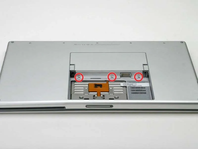 huong-dan-thay-ram-cho-powerbook-g4-aluminum-17-1–167-ghz-h2