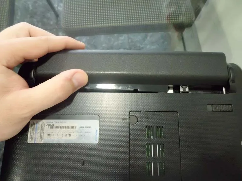 huong-dan-quy-trinh-thao-roi-bo-mach-chu-asus-eee-pc-1015pn