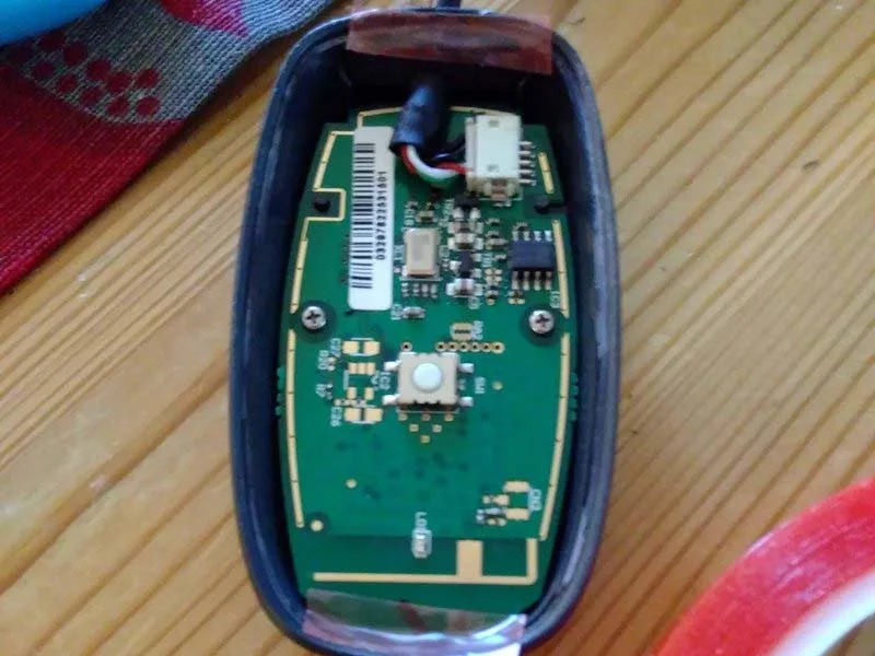 huong-dan-thay-cau-chi-cho-microsoft-xbox-360-wireless-gaming-receiver-h6