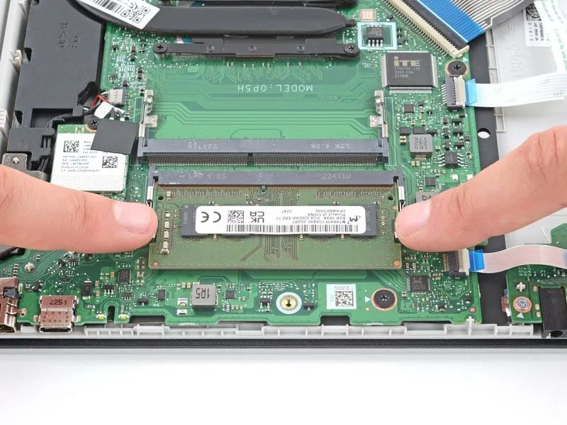 huong-dan-cach-thay-hoac-nang-cap-ram-tren-laptop-hp-15-ef-h16